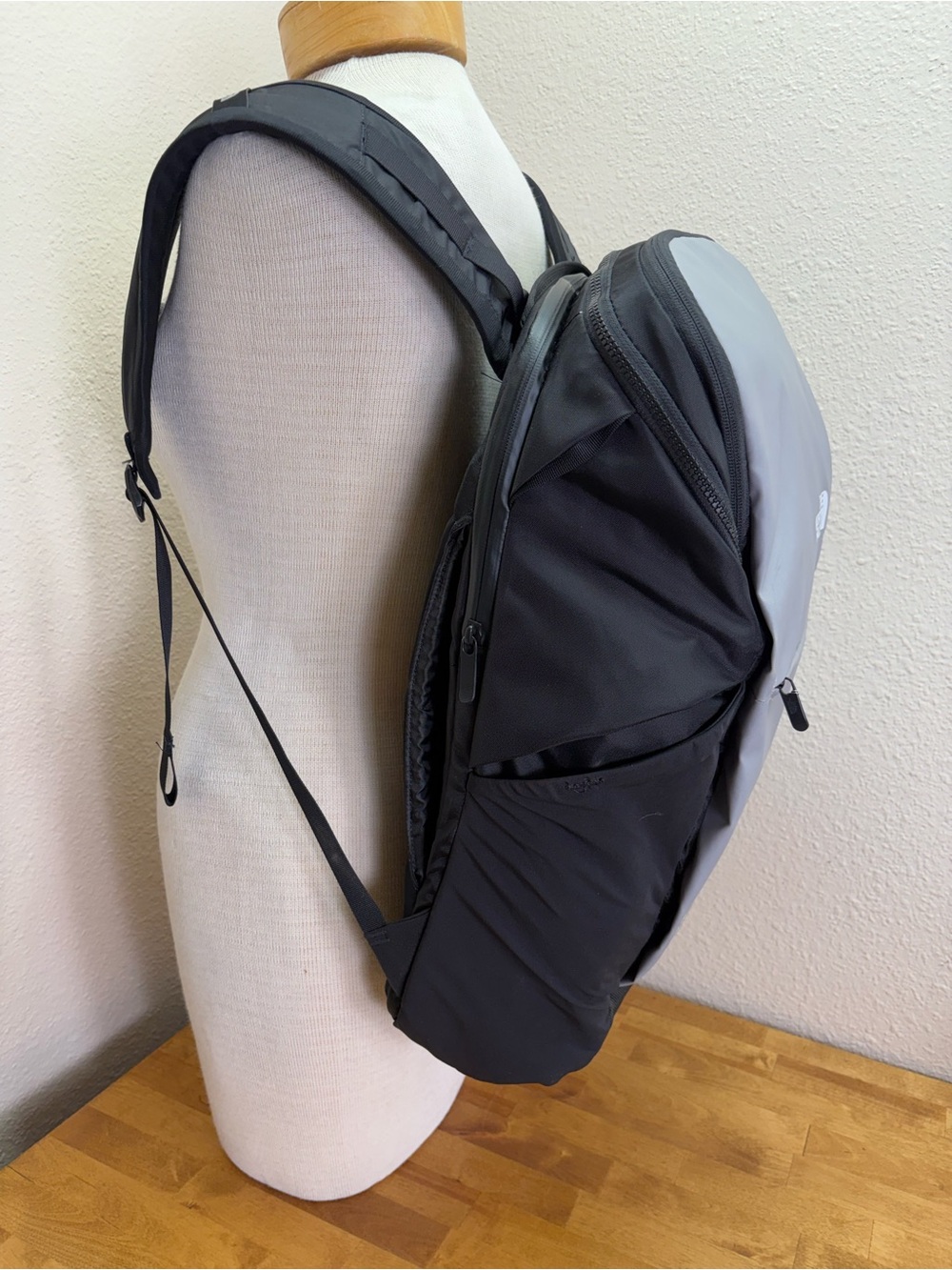 The North Face Kaban Backpack Gray Black Laptop Travel Commuter Work Bag - Picture 3 of 12